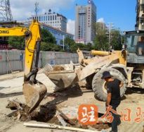 搜洞洞操逼高温下的坚守｜道路建设者用汗水铺就畅通路